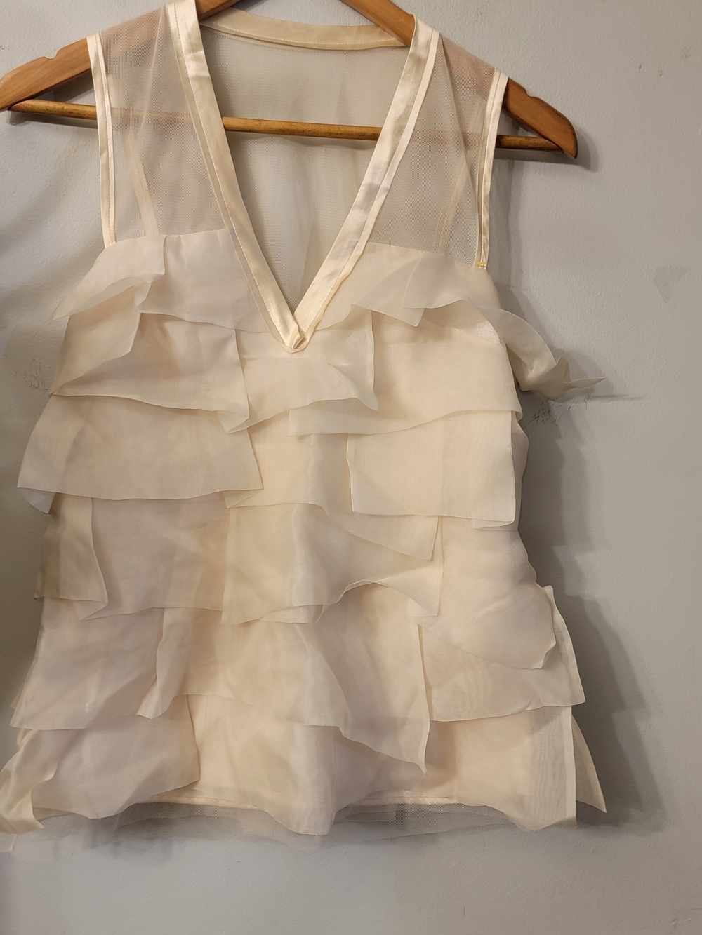 BCBGMaxAzria Cream Ruffle V-Neck Sleeveless Camisole